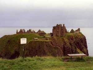 Dunnottar Castle - widok z brzegu