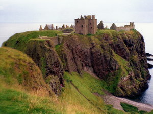 Dunnottar Castle - widok z brzegu