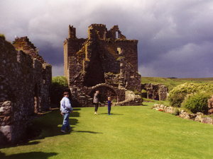 Dziedziniec zamkowy Dunnottar Castle