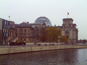 Reichstag, widok od strony Szprewy