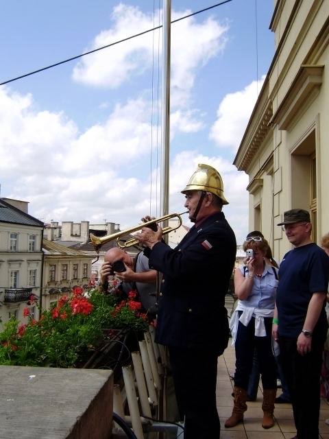 godzina 12:01, hejnał :)
