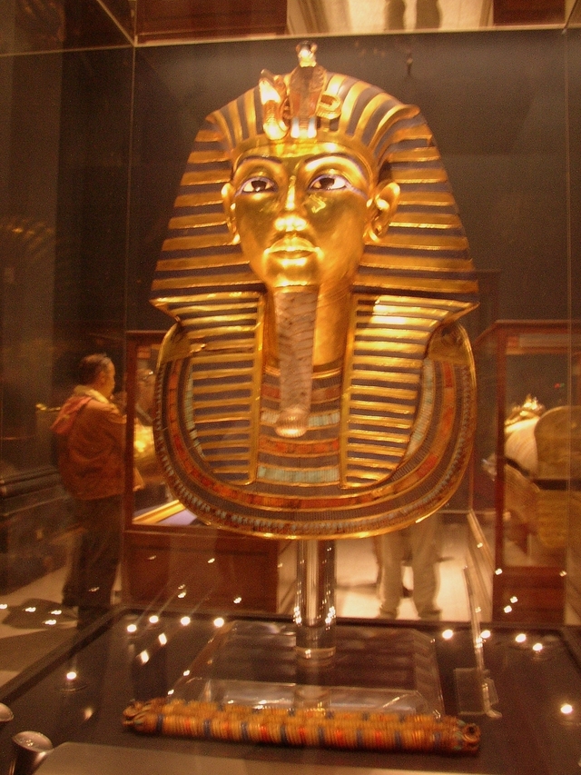 kair - muzeum-Zlota maska z grobowca tutenhamona