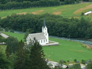 Malowniczo wyglądający kościółek