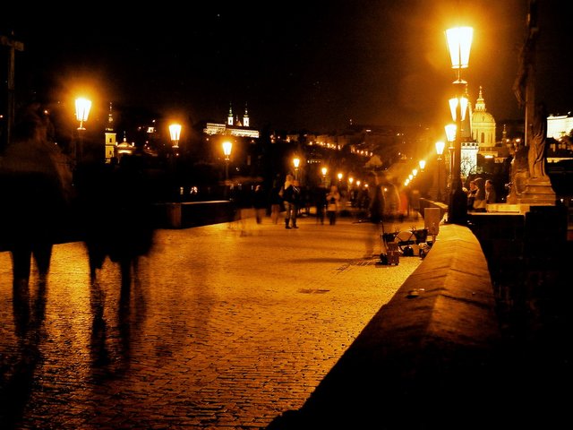 Czeski film - Dancing In The Moonlight