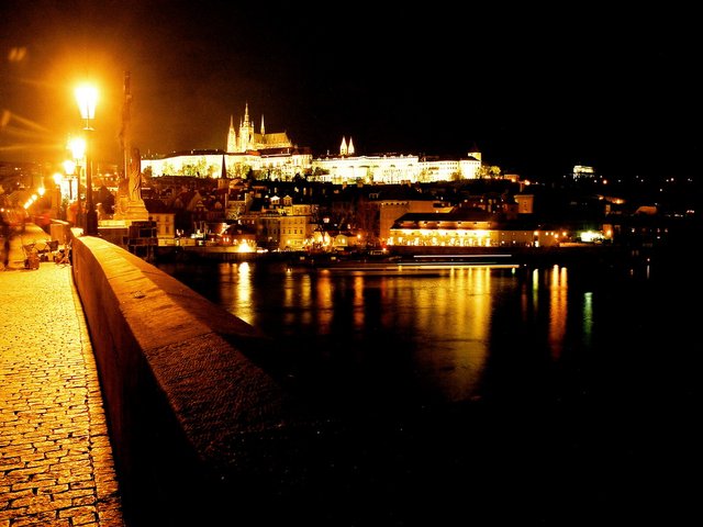 Czeski film - Pełna iluminacja Hradczan