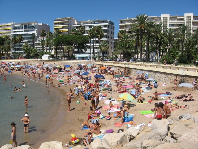 Cannes - plaża i Boulevard de la Croisette