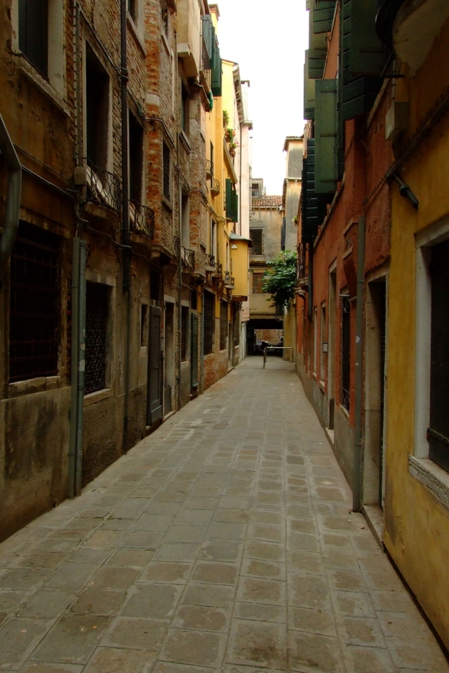 Wąskie uliczki Wenecji