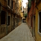 Wąskie uliczki Wenecji