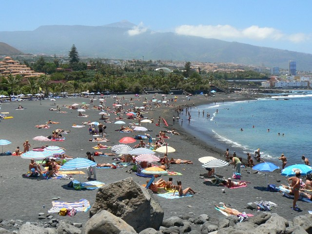 Czarne plaże pod wulkanem