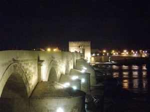 Puente Romano nocą