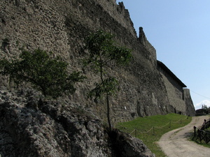 fragment zamku na wzgórzu