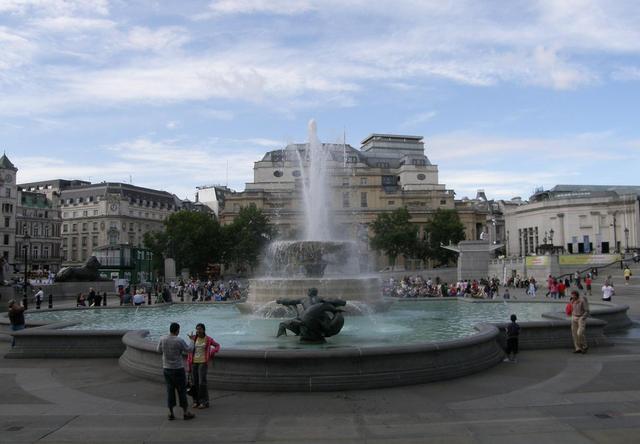 fontanna przed National Gallery