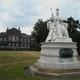 Pomnik Królowej Wiktorii przed Pałacem Kensington