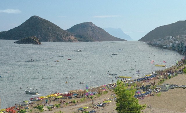 Piaszczysta plaża w Tolo