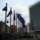 Flagi przed budynkiem Komisji Europejskiej