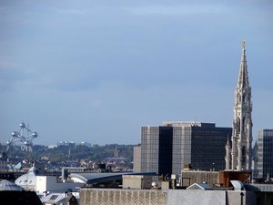 Panorama Brukseli obok budynku sądu