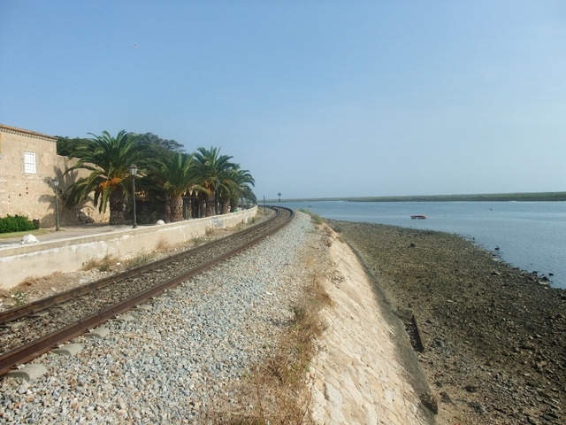 droga kolejowa biegnąca wzdłuż Algarve