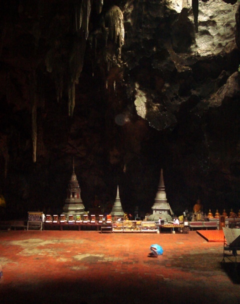 Petchaburi - swiatynia w jaskini