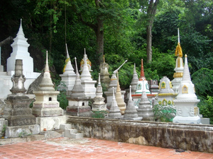 Petchaburi - grobowce