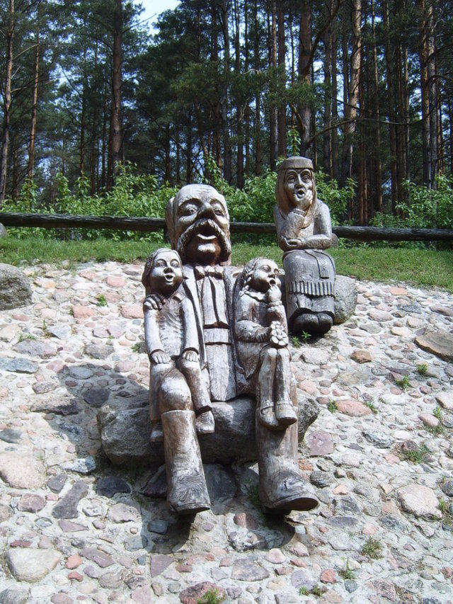 Park Rzeźb i Wypoczynku A. Česnulisa- wieś Naujasodė - okolice Druskiennik 