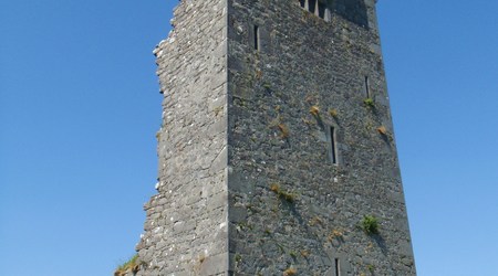frontowa ściana Burren Tower