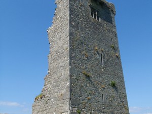 frontowa ściana Burren Tower