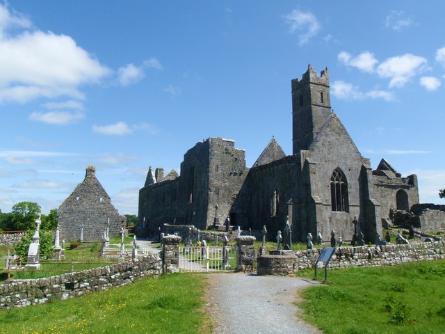 Quin Friary od frontu