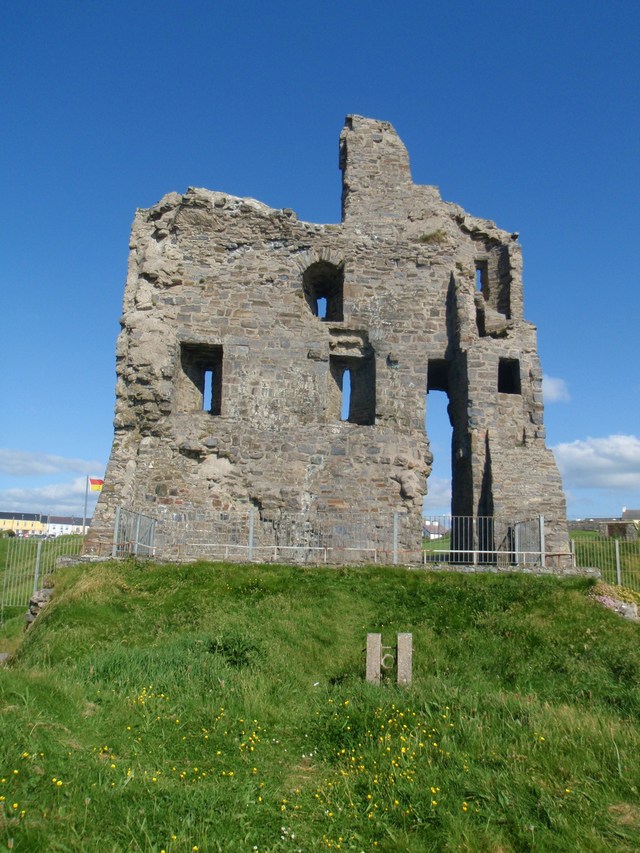 jedyna ściana zamku w Ballybunion