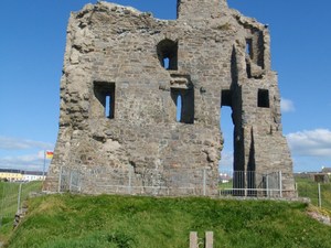 jedyna ściana zamku w Ballybunion