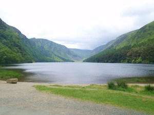 widok na Upper Lake w górach Wicklow