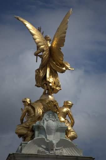Londyn - fontanna przed Buckingham Palace