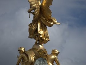 Londyn - fontanna przed Buckingham Palace