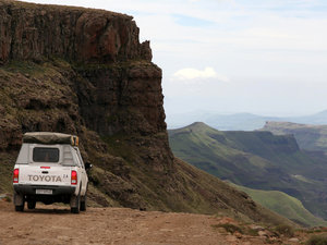 27 drakensberg mountains  rpa  sani pass  2865 m npm