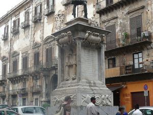 Palermo - Piazza Bologni