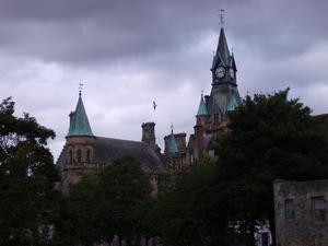 Czarne chmury nad kościolem Świętej Trójcy