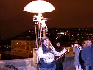 Czlowiek orkiestra na Moście Karola (Praha)