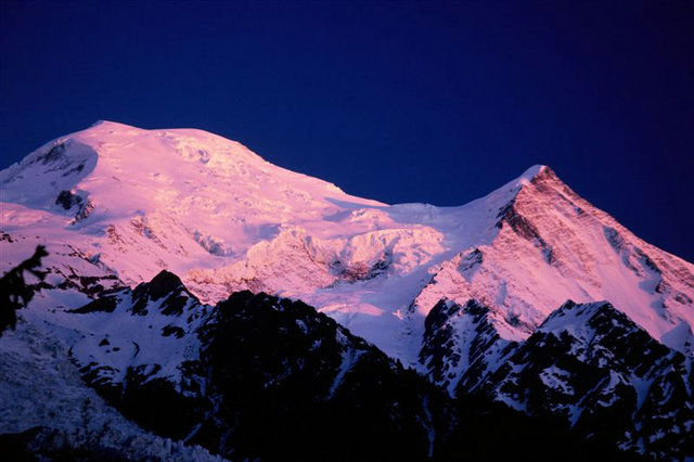 2  chamonix  francja  masyw mt  blanc o zachodzie slonca