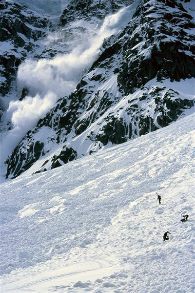 4  chamonix  francja  aguile du midi  lawina