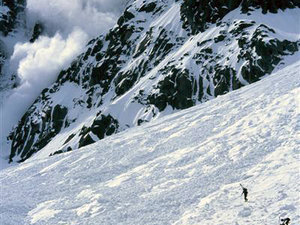 4  chamonix  francja  aguile du midi  lawina