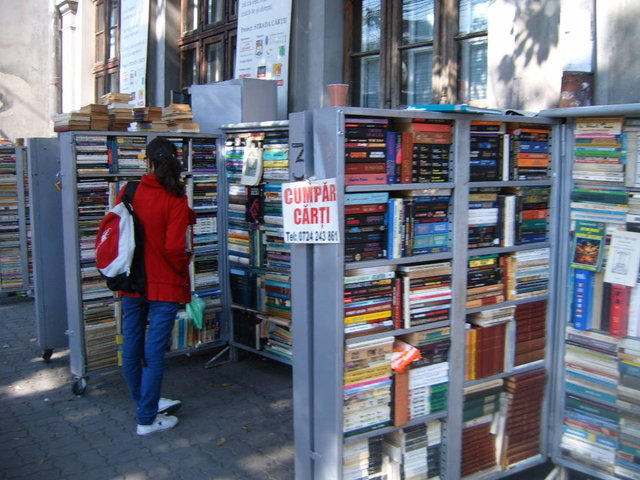 Przenośna księgarnia uliczna