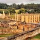 Ruiny Port Arthur - brytyjskiej karnej  kompanii na  Tasmanii. Stąd  rozpoczął się podbój  kontynentu  australijskiego. 