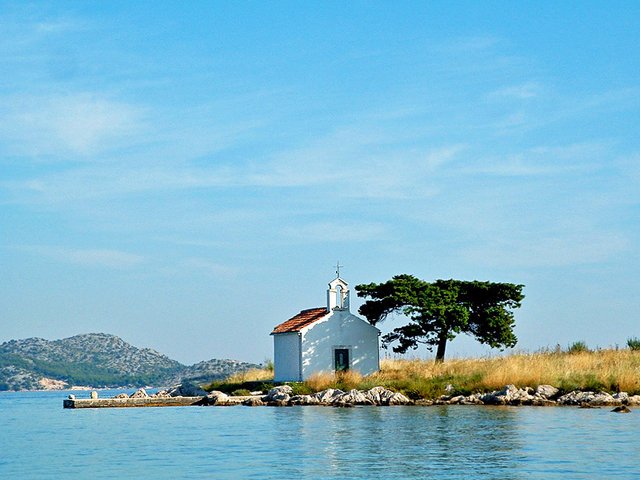 Chorwacja, Pakostane, kościół na wyspie