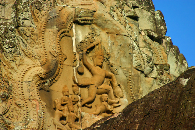Jedna z tysięcy płaskorzeźb w Angkor Wat