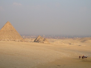 karawana pod piramidami