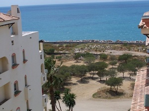 Estepona -  hotele, plaża i  Giblartar w tle