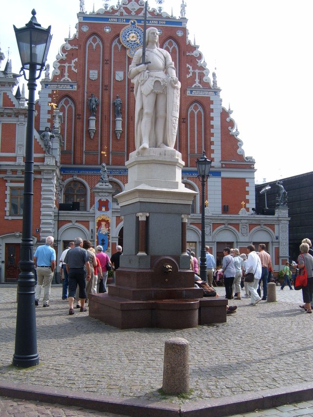 Pomnik Rolanda - Rolanda Statuja