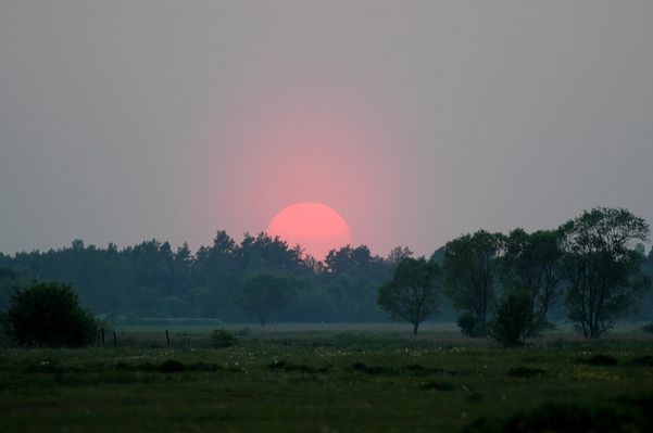 Zachód słońca widziany z tarasu wozu w Pentowie