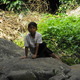 ciekawski dzieciak , okolica wodospadu Gitgit na Bali