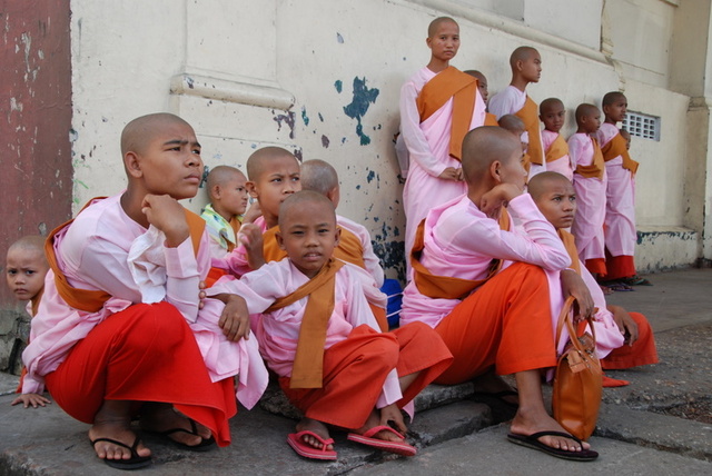 Mniszki z Yangon