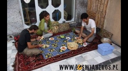 Jemy śniadanie na perskim dywanie - przed warsztatami